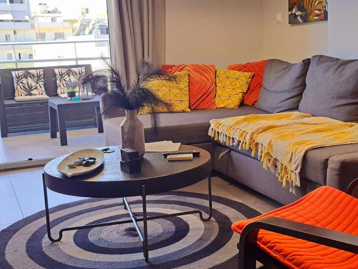 Downtown modern luxurious apartment