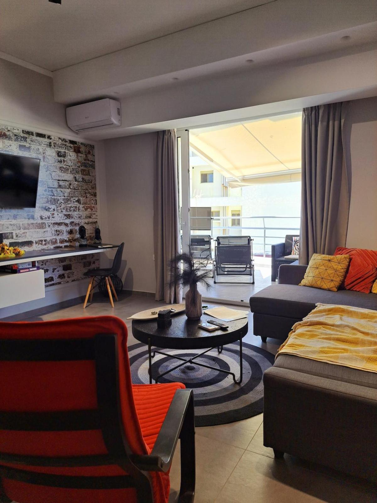 Downtown modern luxurious apartment