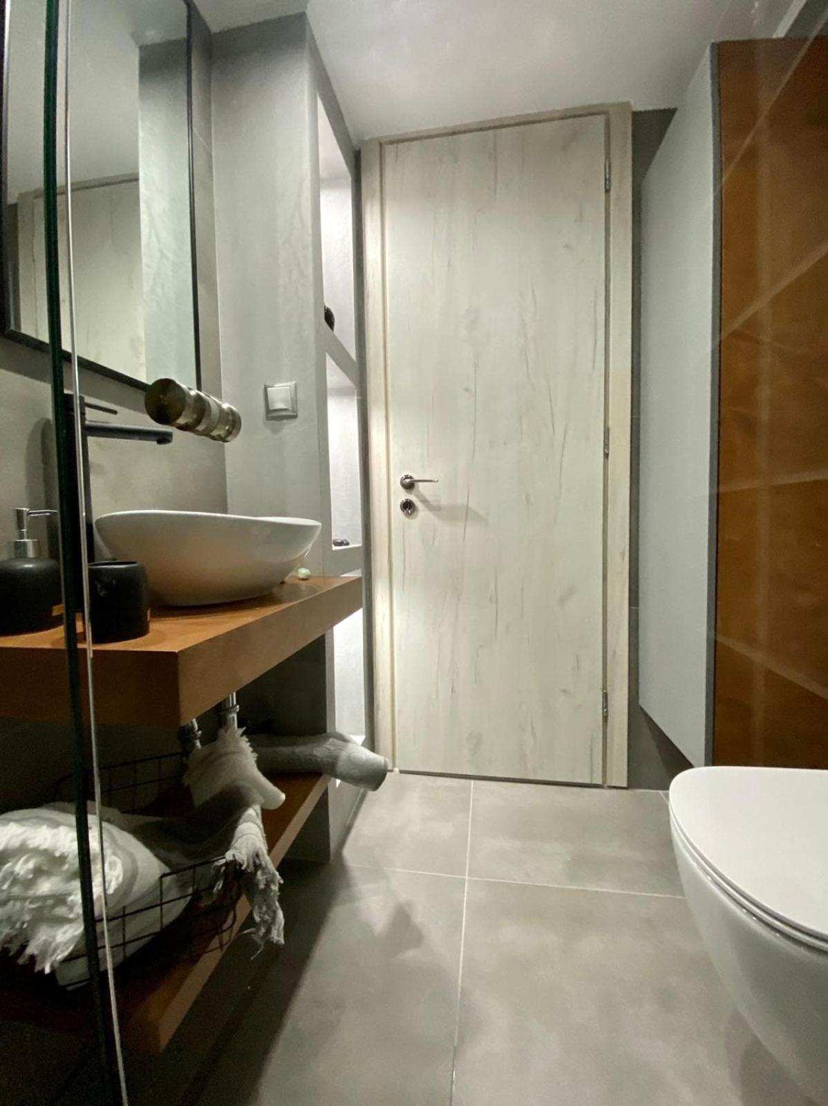 Downtown modern luxurious apartment