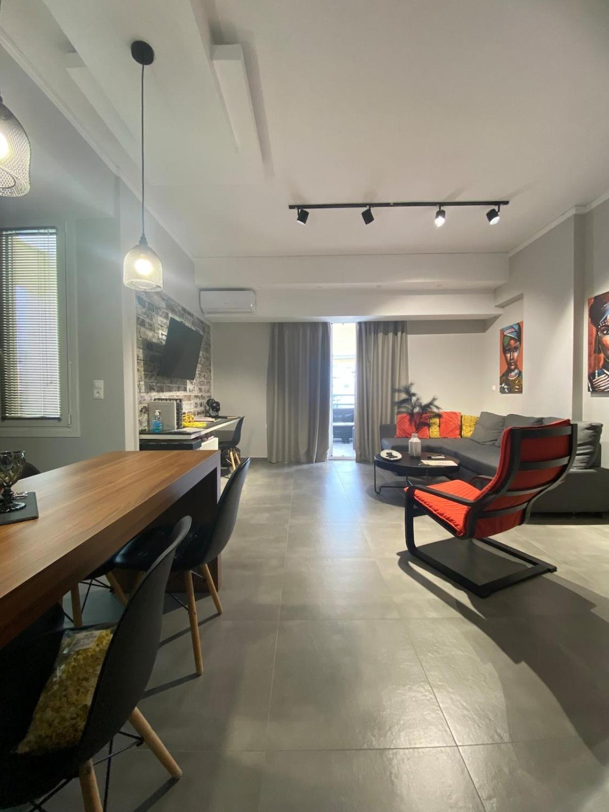 Downtown modern luxurious apartment