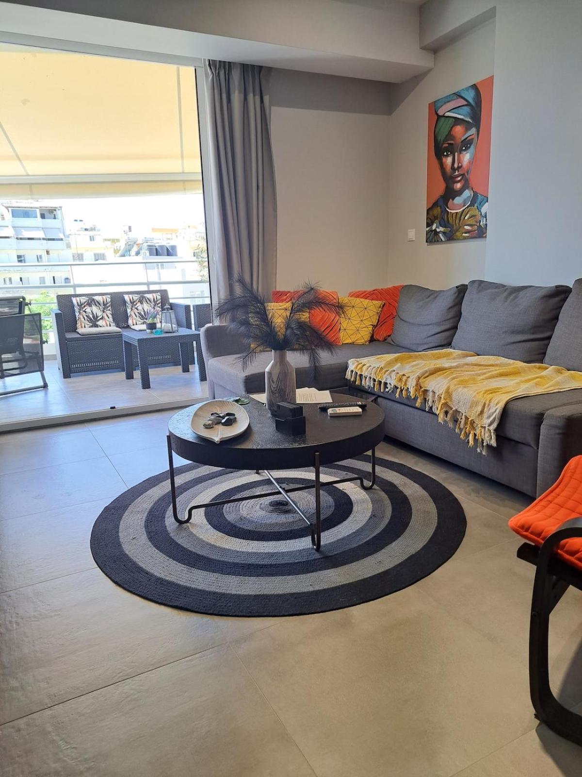 Downtown modern luxurious apartment