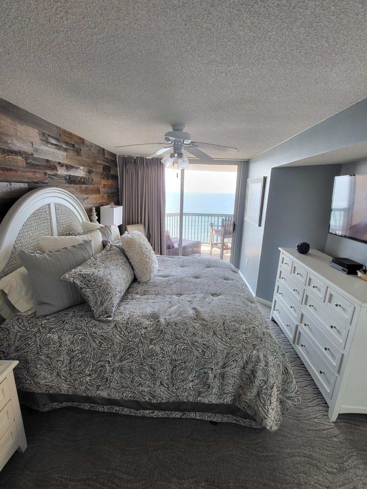 Ashworh 1001 Four Bedroom Condo Oceanfront 