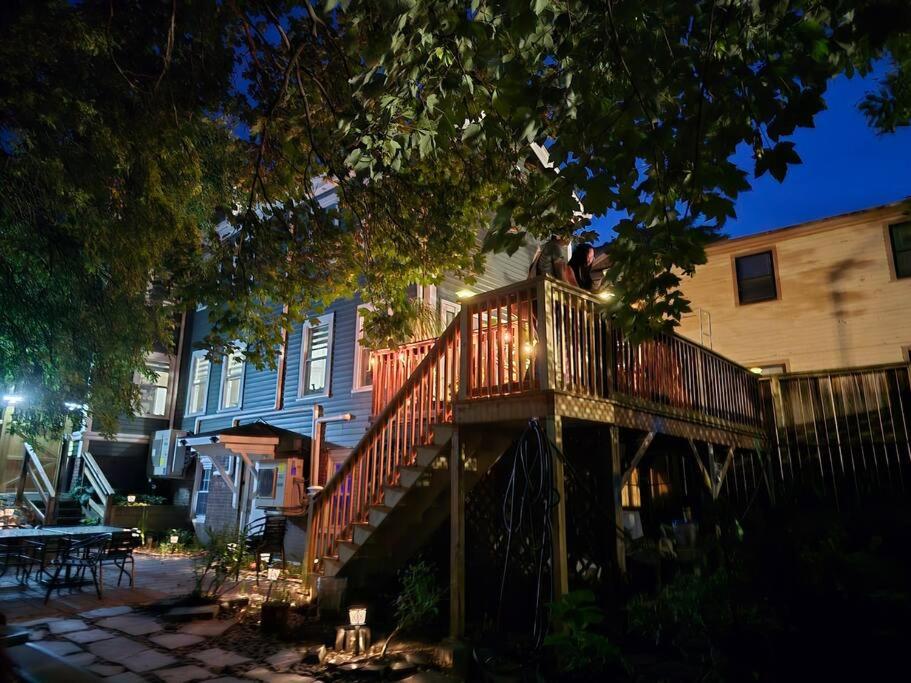 Harvard Sq 5min walk to main gate sleeps 6 free one car parking