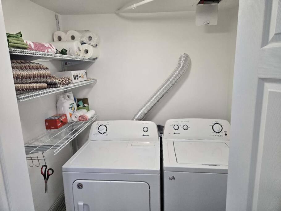 Harvard Sq 5min walk to main gate sleeps 6 free one car parking