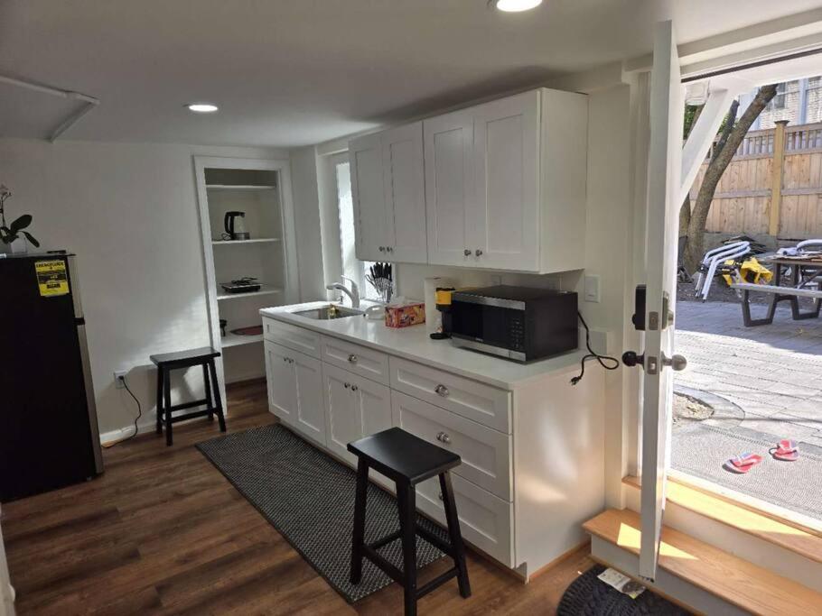 Harvard Sq 5min walk to main gate sleeps 6 free one car parking