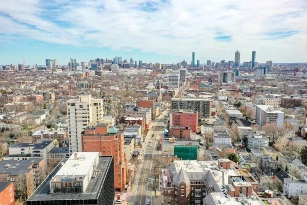 Harvard Sq 5min walk to main gate sleeps 6 free one car parking