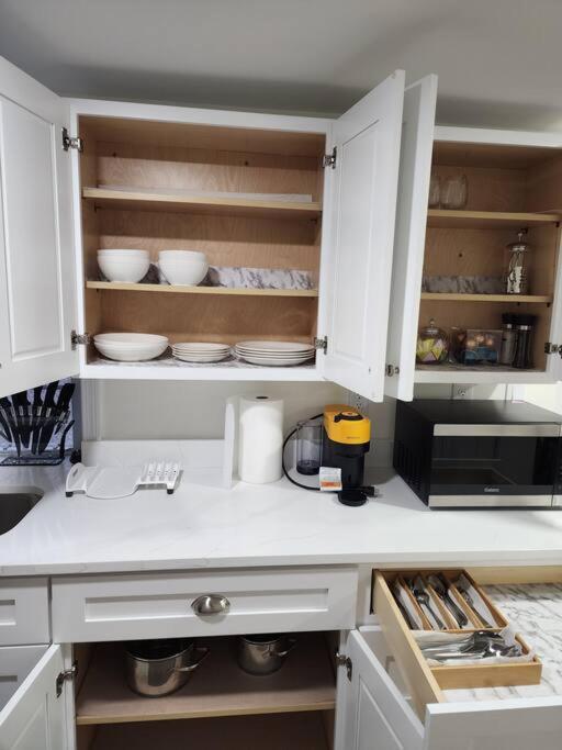 Harvard Sq 5min walk to main gate sleeps 6 free one car parking