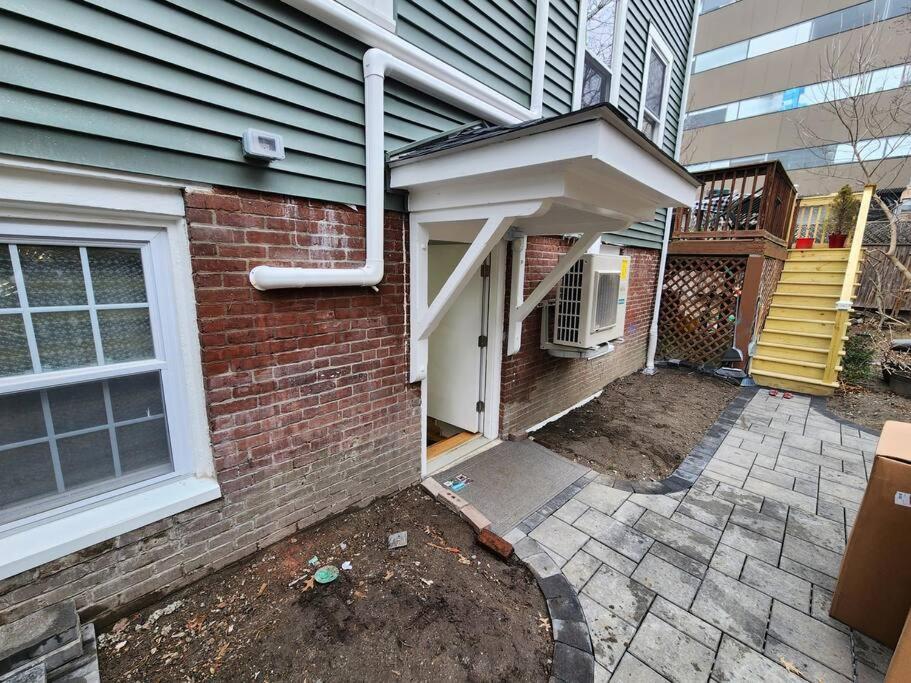 Harvard Sq 5min walk to main gate sleeps 6 free one car parking