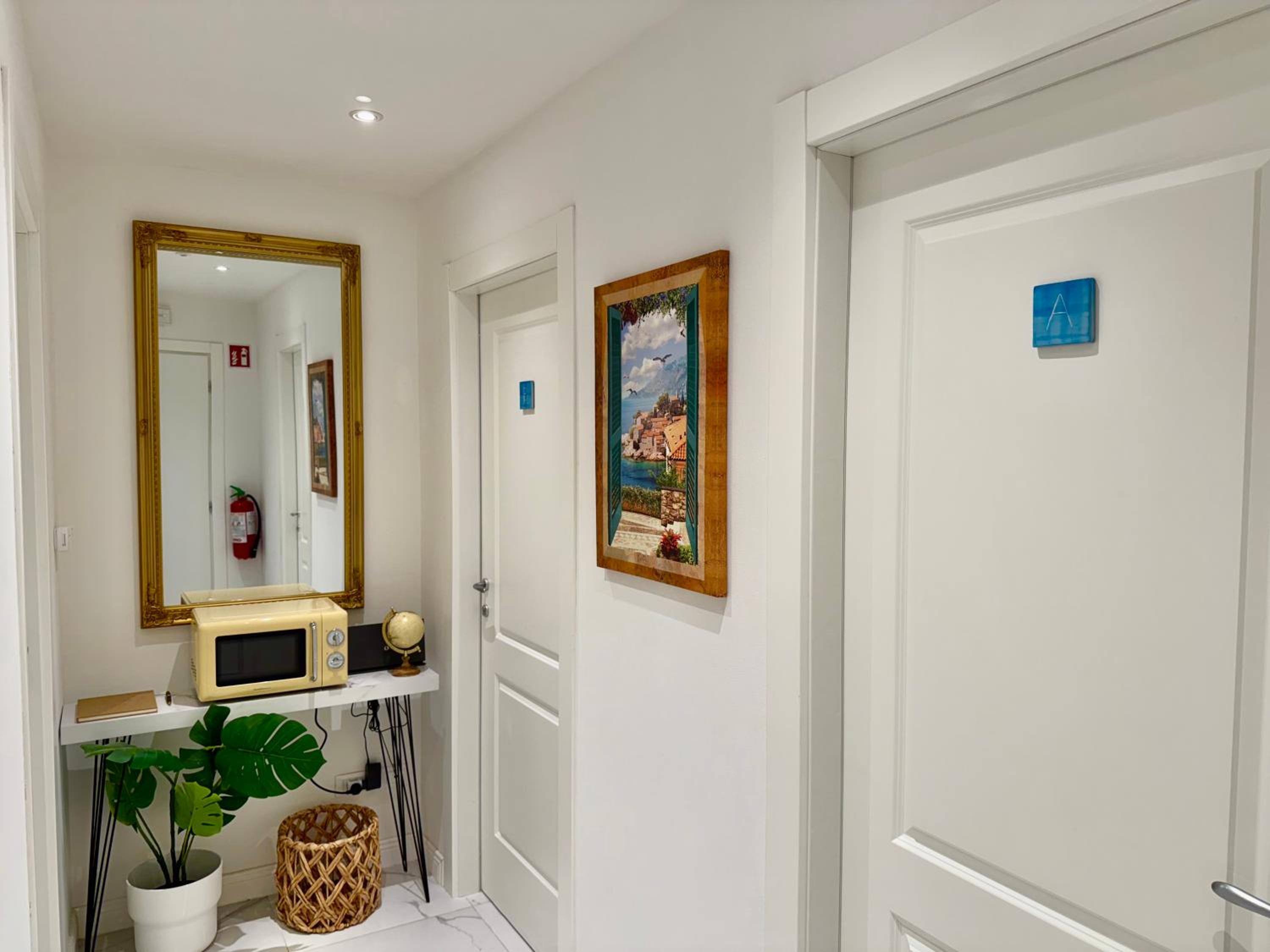 Vertigini Suites, Il Rifugio dell Amore per SOLE COPPIE , A 50m dalla Stazione e dalla Via dell Amore con Vista Mare e Intimità Appagante