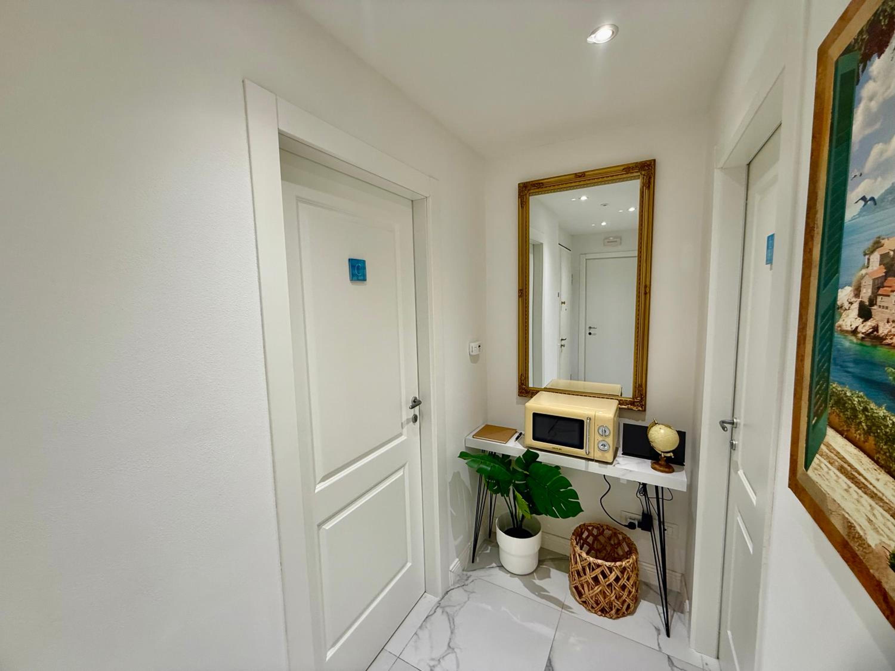 Vertigini Suites, Il Rifugio dell Amore per SOLE COPPIE , A 50m dalla Stazione e dalla Via dell Amore con Vista Mare e Intimità Appagante