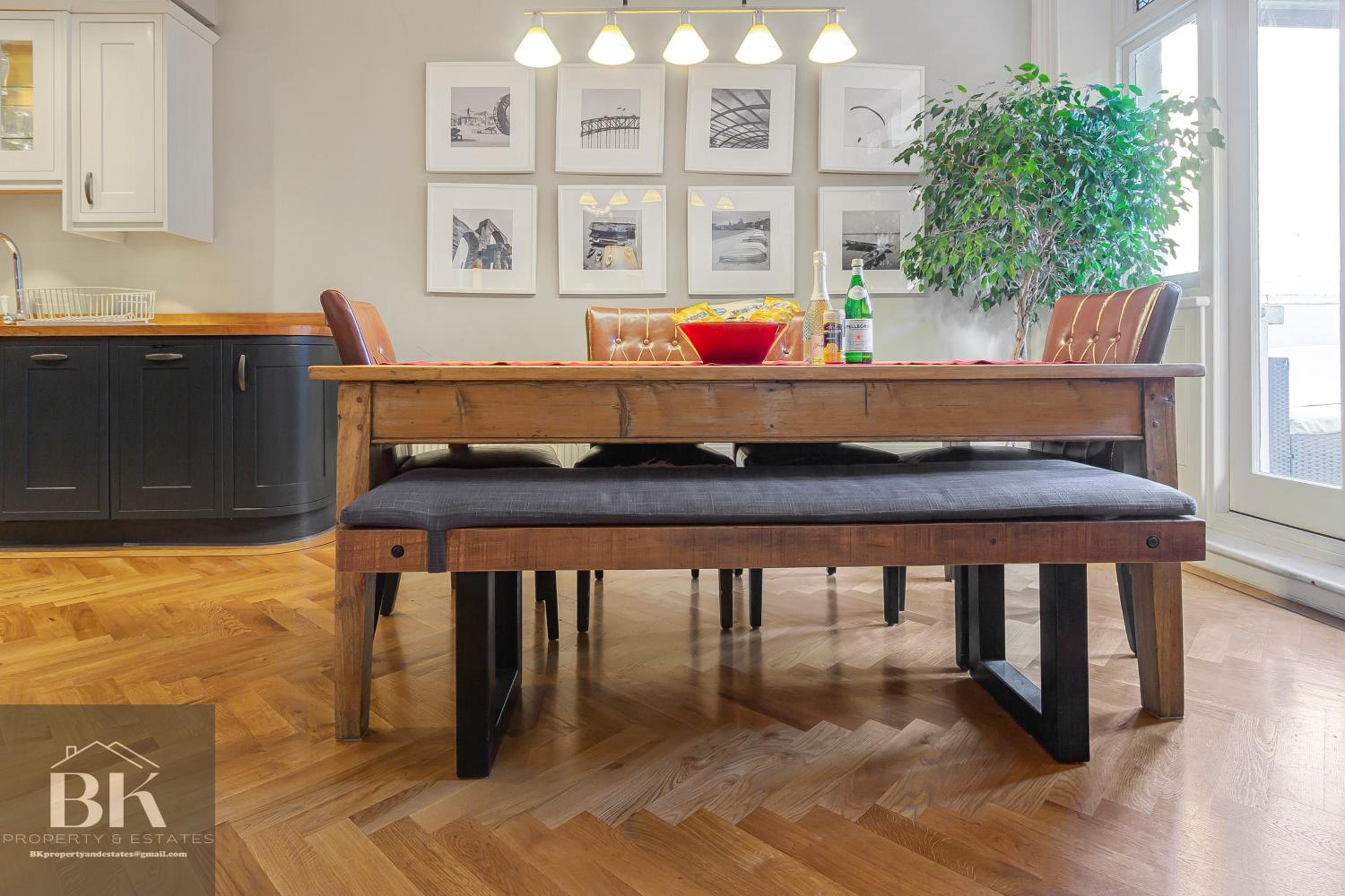 LUXURY Victorian Flat 2 bed 2 bath Flat Sleeps 4 to 7