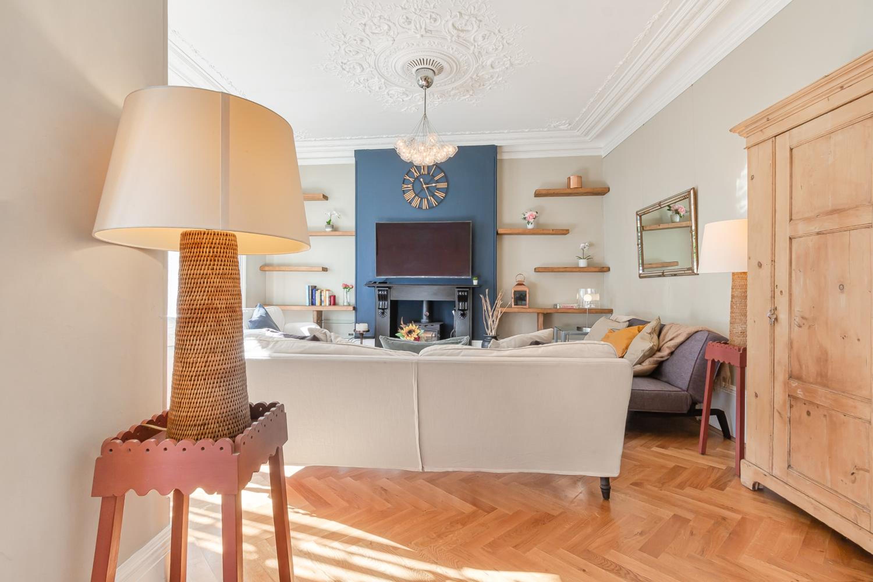 LUXURY Victorian Flat 2 bed 2 bath Flat Sleeps 4 to 7