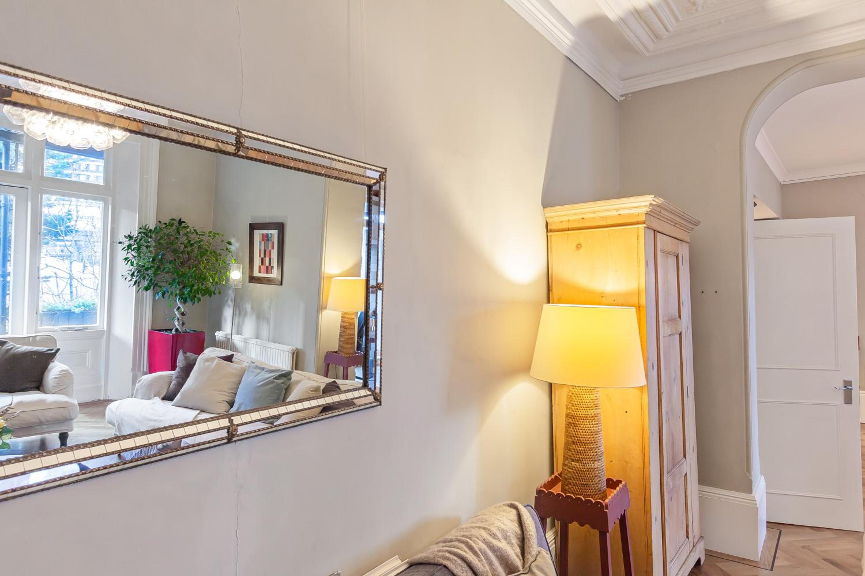 LUXURY Victorian Flat 2 bed 2 bath Flat Sleeps 4 to 7
