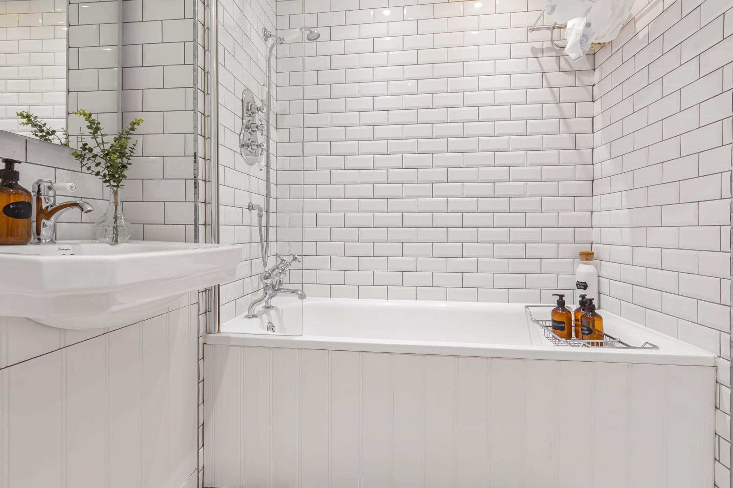 LUXURY Victorian Flat 2 bed 2 bath Flat Sleeps 4 to 7