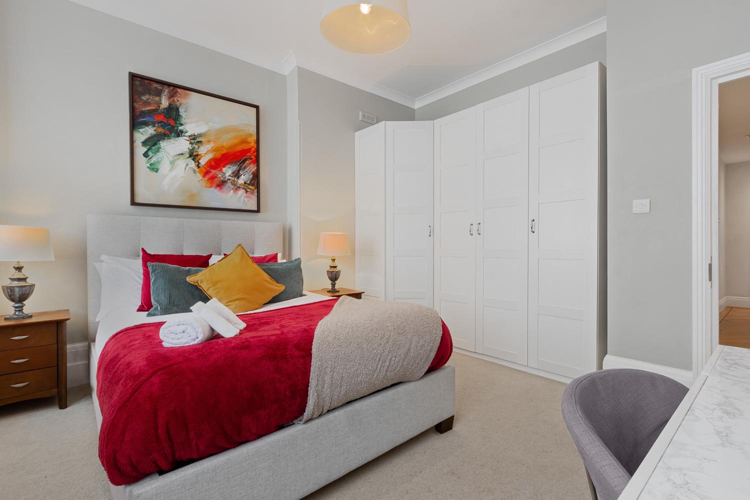 LUXURY Victorian Flat 2 bed 2 bath Flat Sleeps 4 to 7