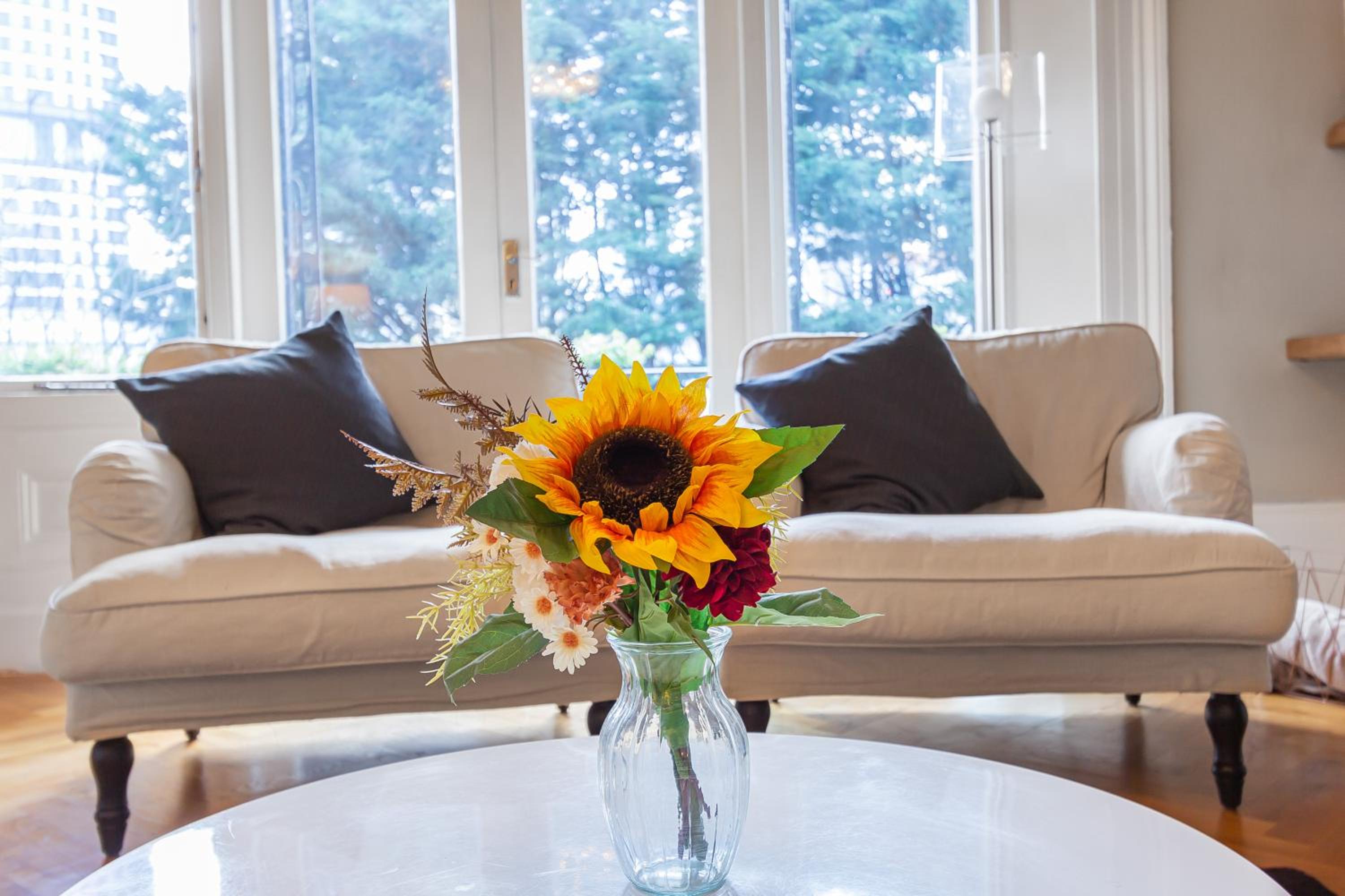 LUXURY Victorian Flat 2 bed 2 bath Flat Sleeps 4 to 7