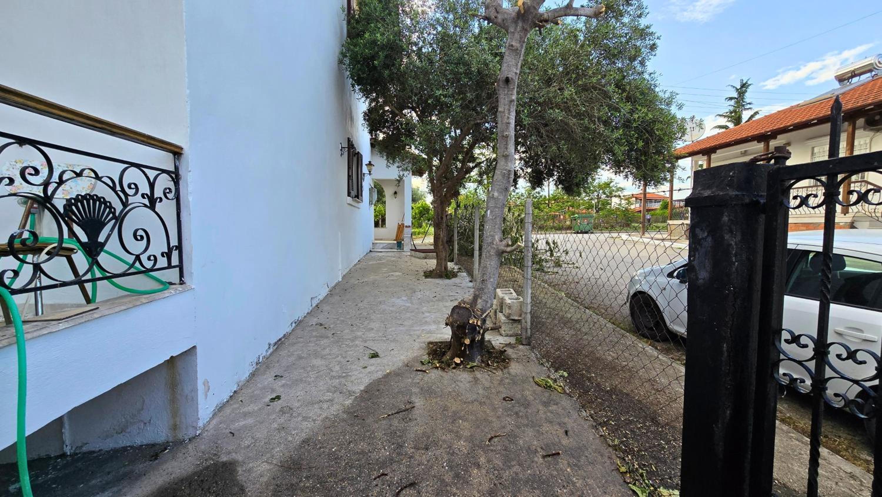 Family-friendly apartment in a village house with 4K NETFLIX and Fast Internet, 30 mins away from Thessaloniki