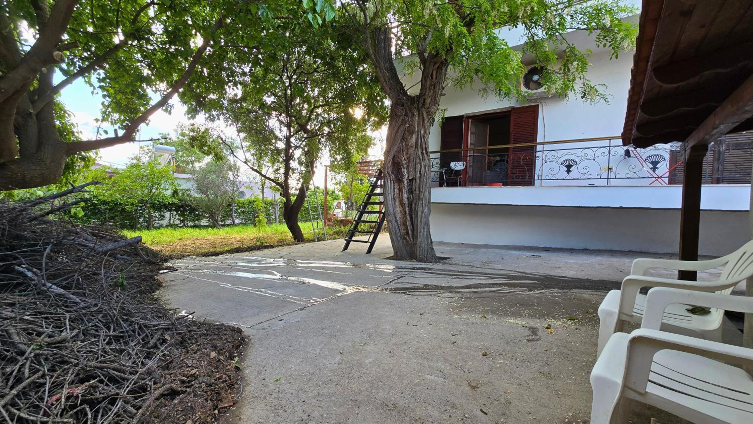 Family-friendly apartment in a village house with 4K NETFLIX and Fast Internet, 30 mins away from Thessaloniki