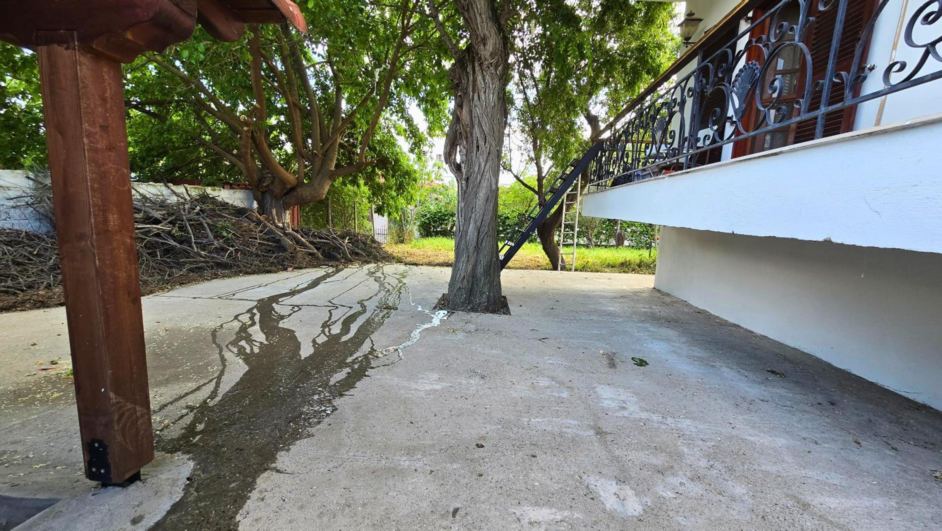 Family-friendly apartment in a village house with 4K NETFLIX and Fast Internet, 30 mins away from Thessaloniki