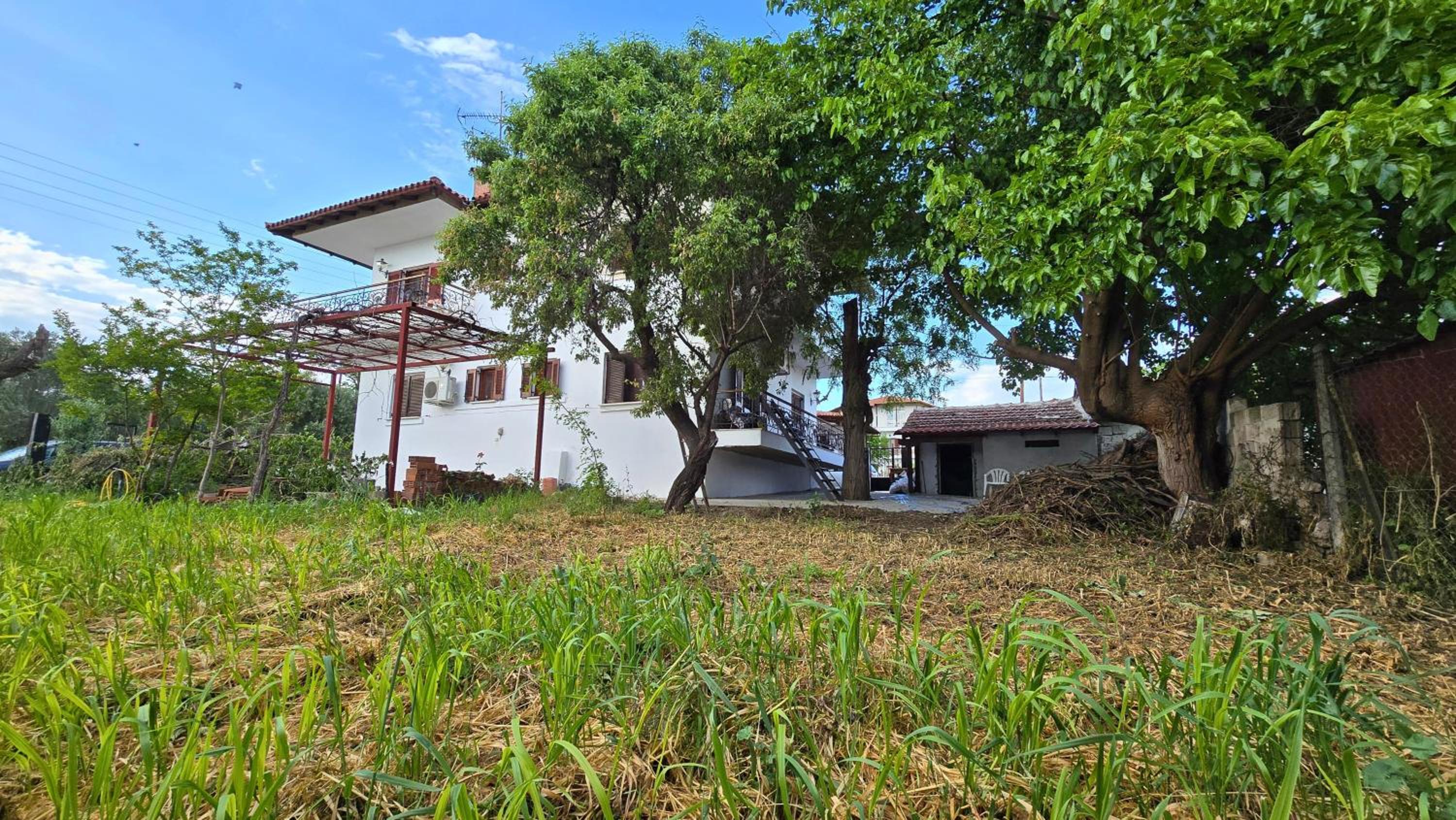 Family-friendly apartment in a village house with 4K NETFLIX and Fast Internet, 30 mins away from Thessaloniki