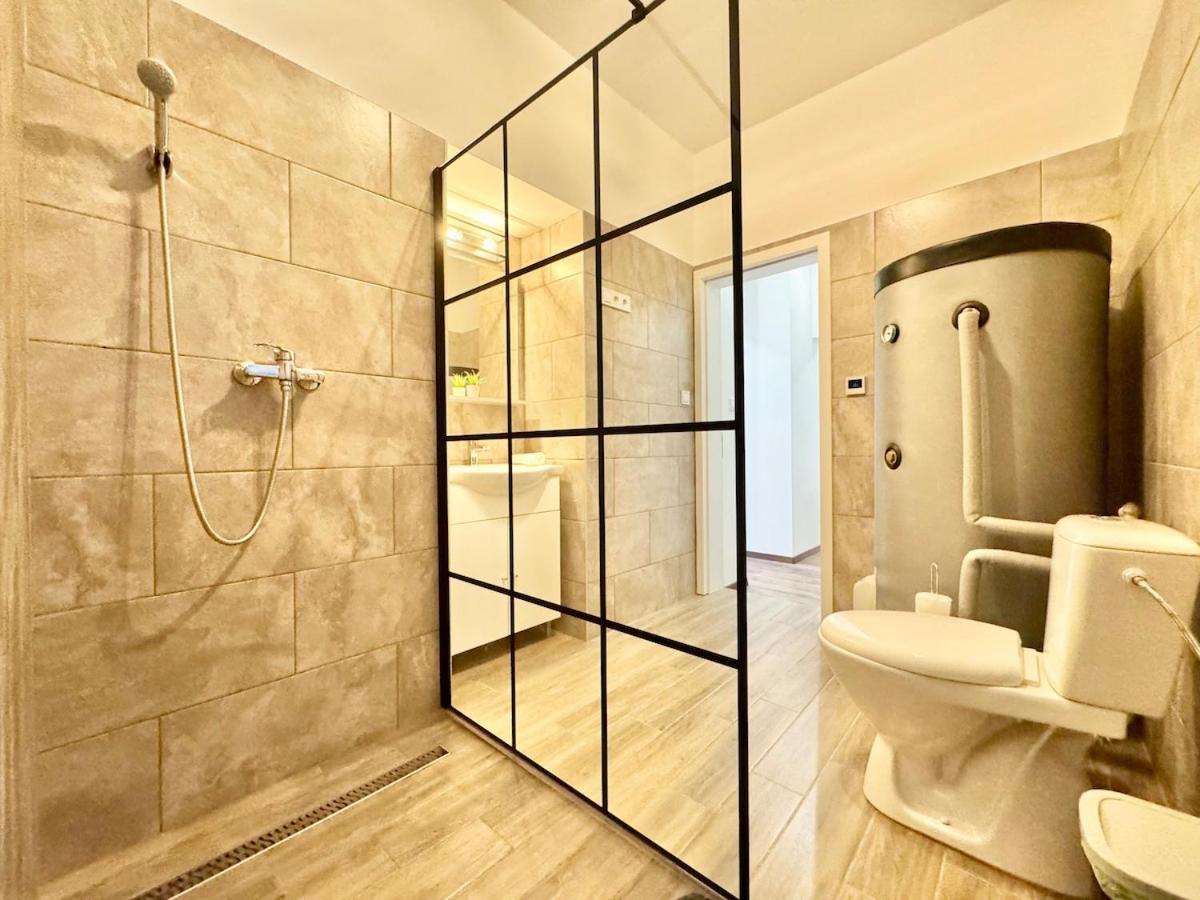 K87 Central Renovated 6BR