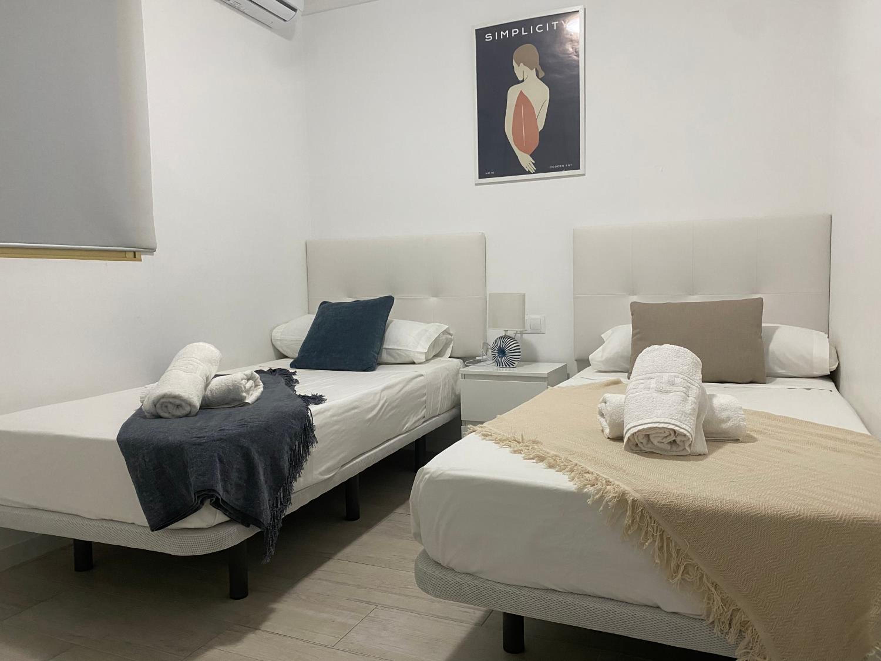 Apartamento ensueño 1a linea playa poniente 6 PAX parking wifi y AC