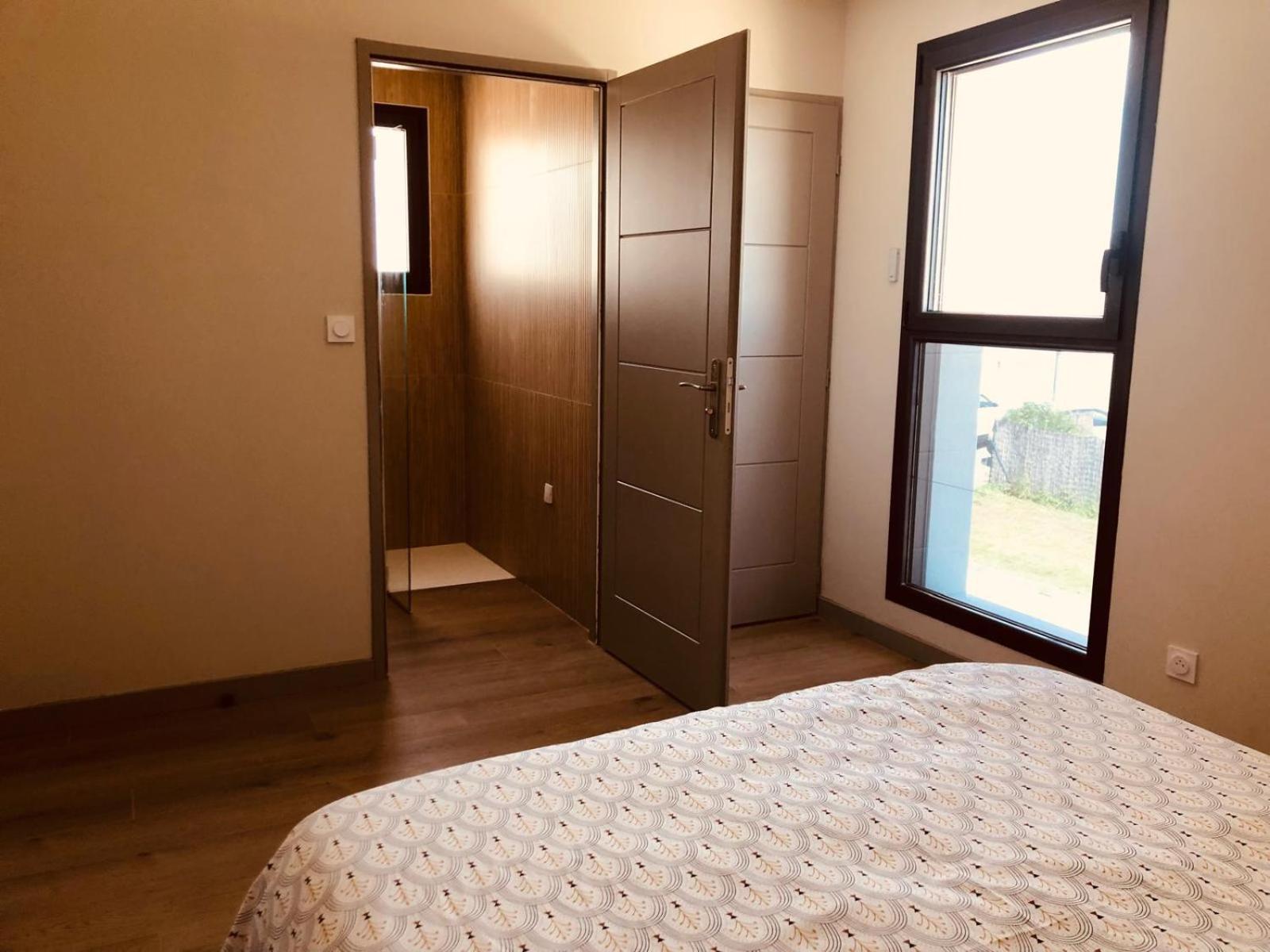 Maison moderne 3 chambres SPA-jacuzzi mai-septembre