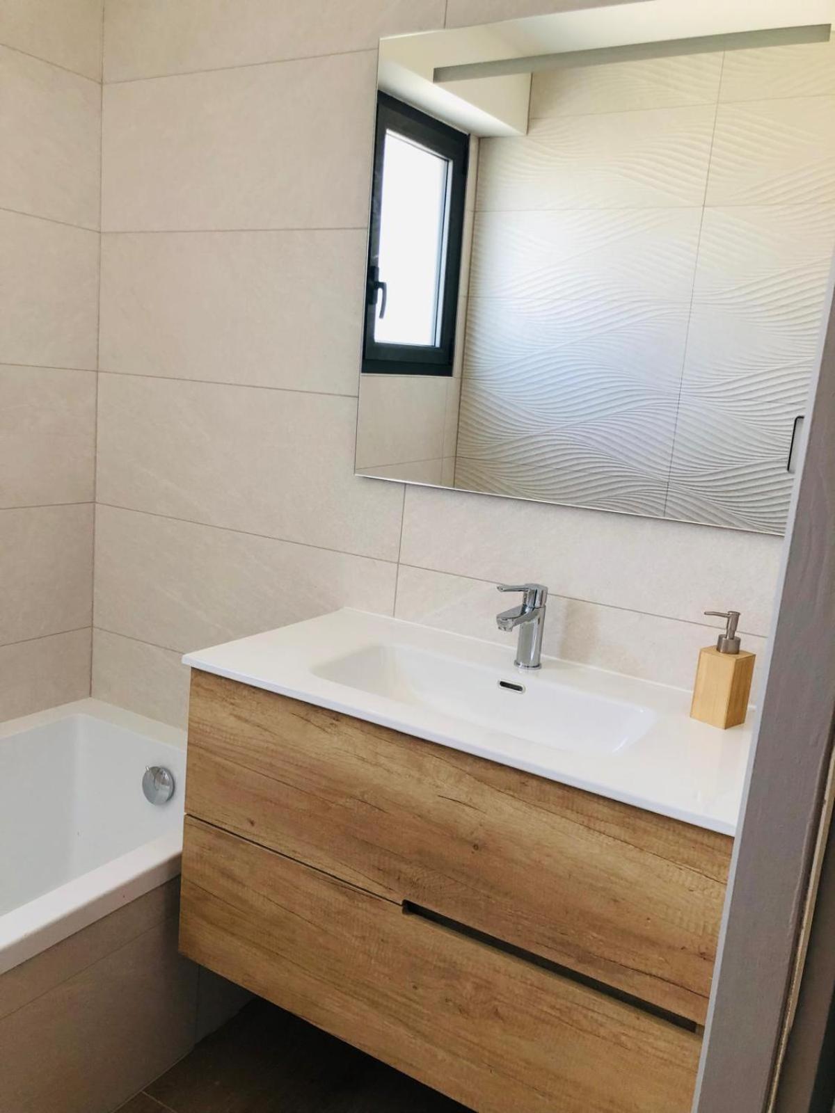 Maison moderne 3 chambres SPA-jacuzzi mai-septembre