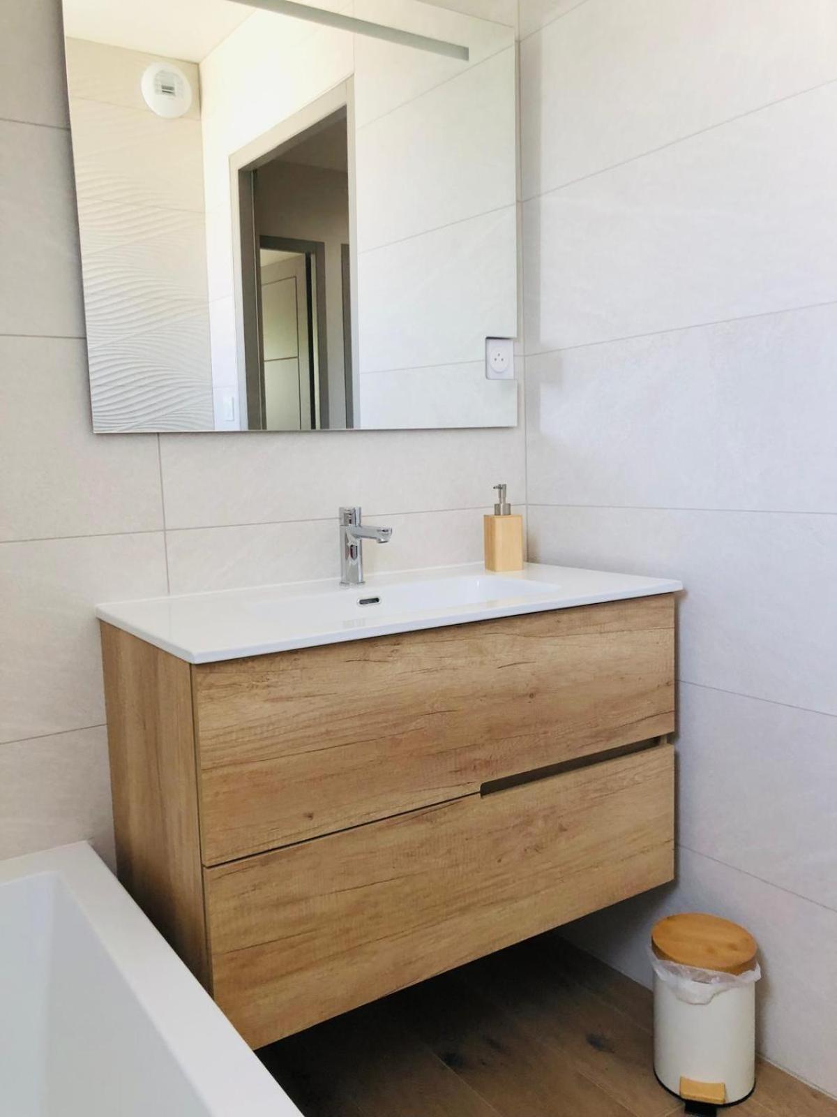 Maison moderne 3 chambres SPA-jacuzzi mai-septembre
