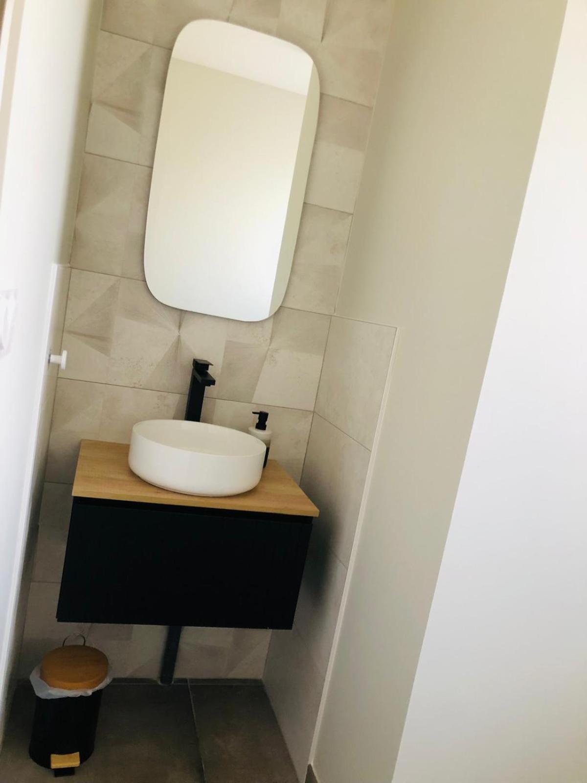 Maison moderne 3 chambres SPA-jacuzzi mai-septembre