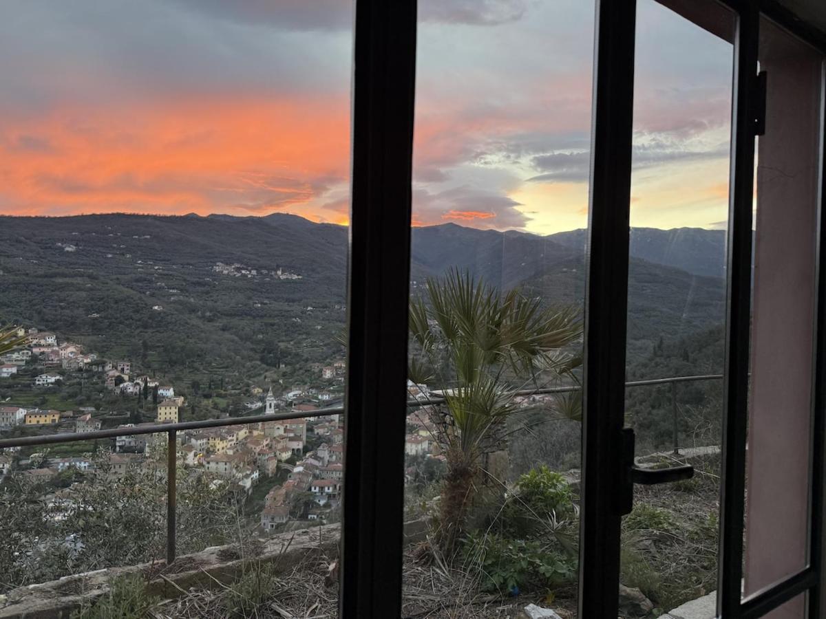HOST4U - VILLA CUCCARELLO with Stunning View on The Valley