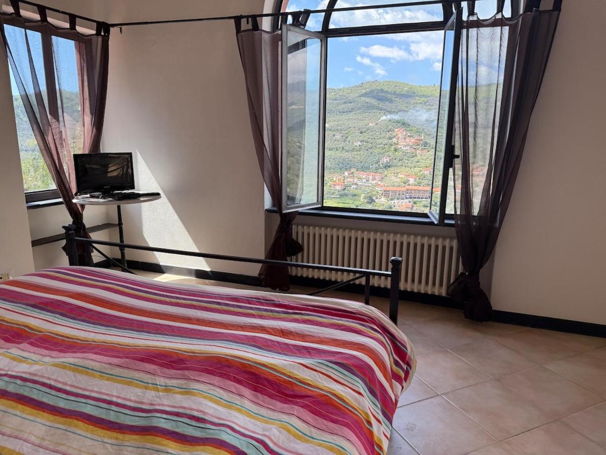 HOST4U - VILLA CUCCARELLO with Stunning View on The Valley