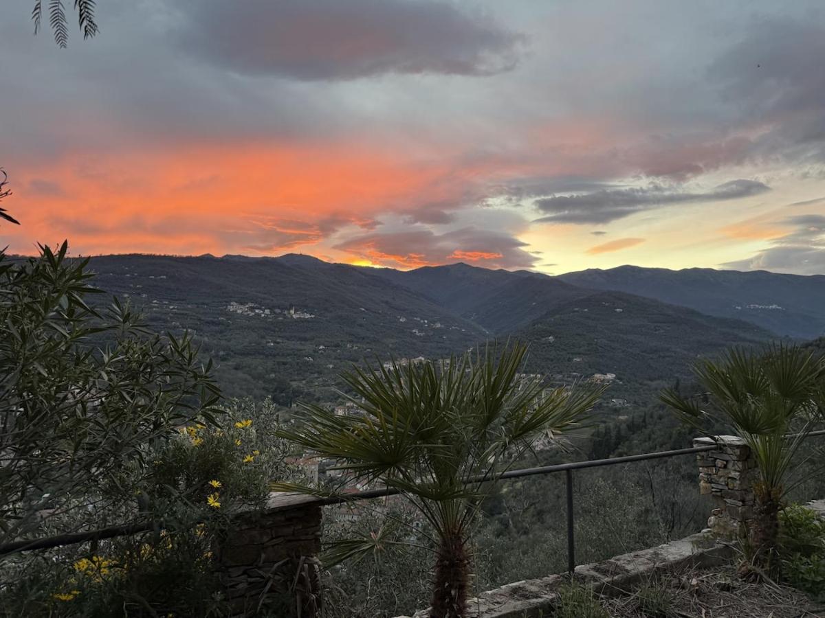 HOST4U - VILLA CUCCARELLO with Stunning View on The Valley