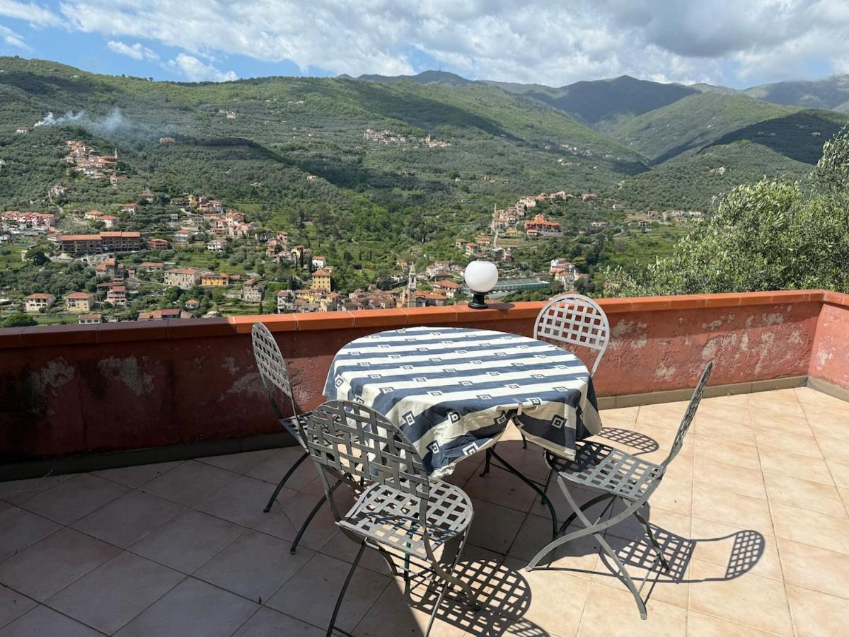 HOST4U - VILLA CUCCARELLO with Stunning View on The Valley
