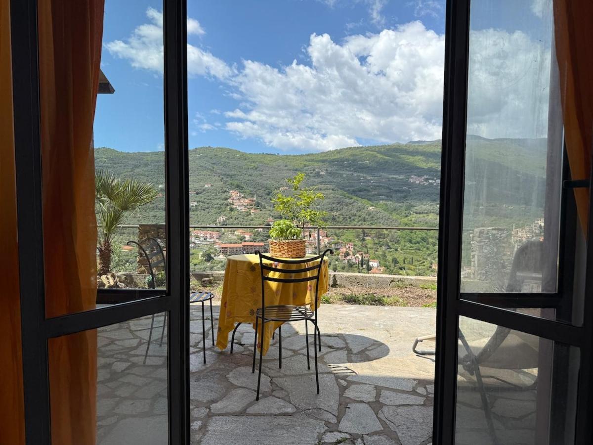 HOST4U - VILLA CUCCARELLO with Stunning View on The Valley