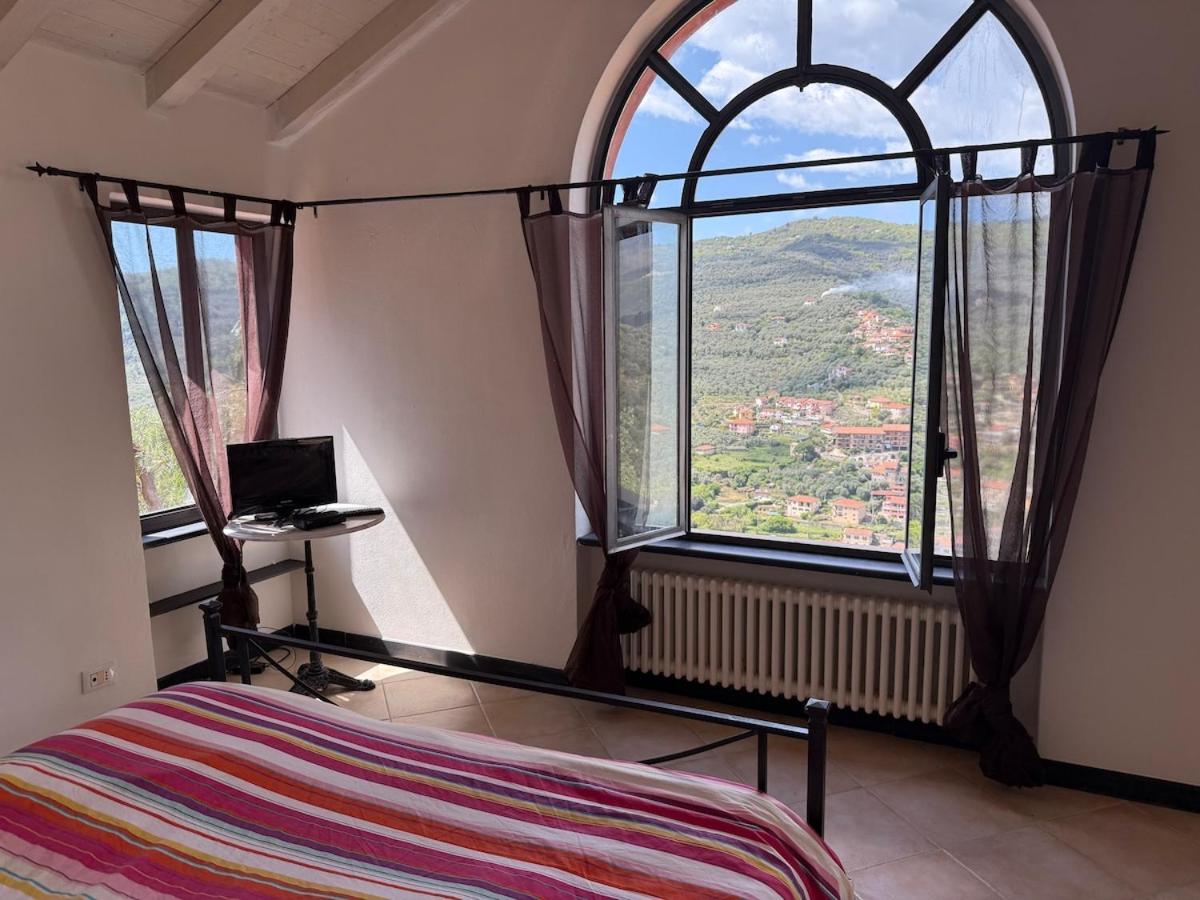 HOST4U - VILLA CUCCARELLO with Stunning View on The Valley