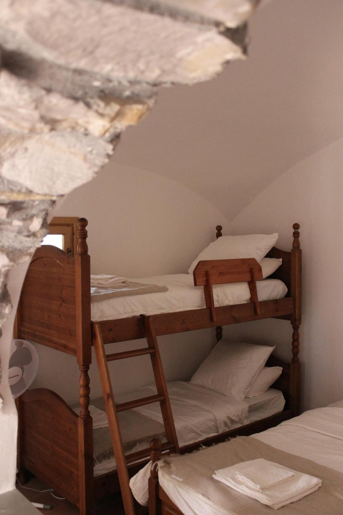 HOST4U - Cozy Terraced House with Beautiful View on the Olives Valley