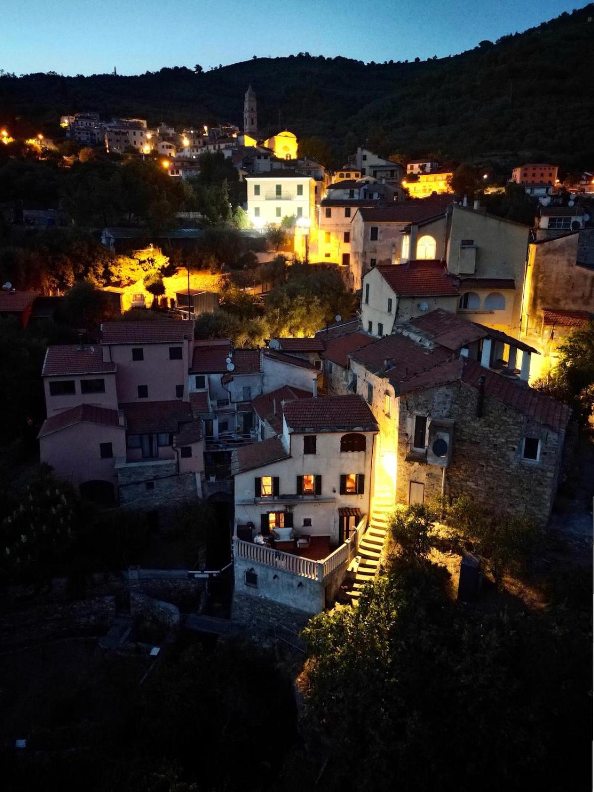 HOST4U - Cozy Terraced House with Beautiful View on the Olives Valley