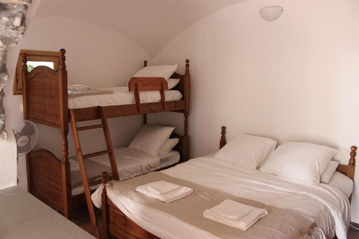 HOST4U - Cozy Terraced House with Beautiful View on the Olives Valley
