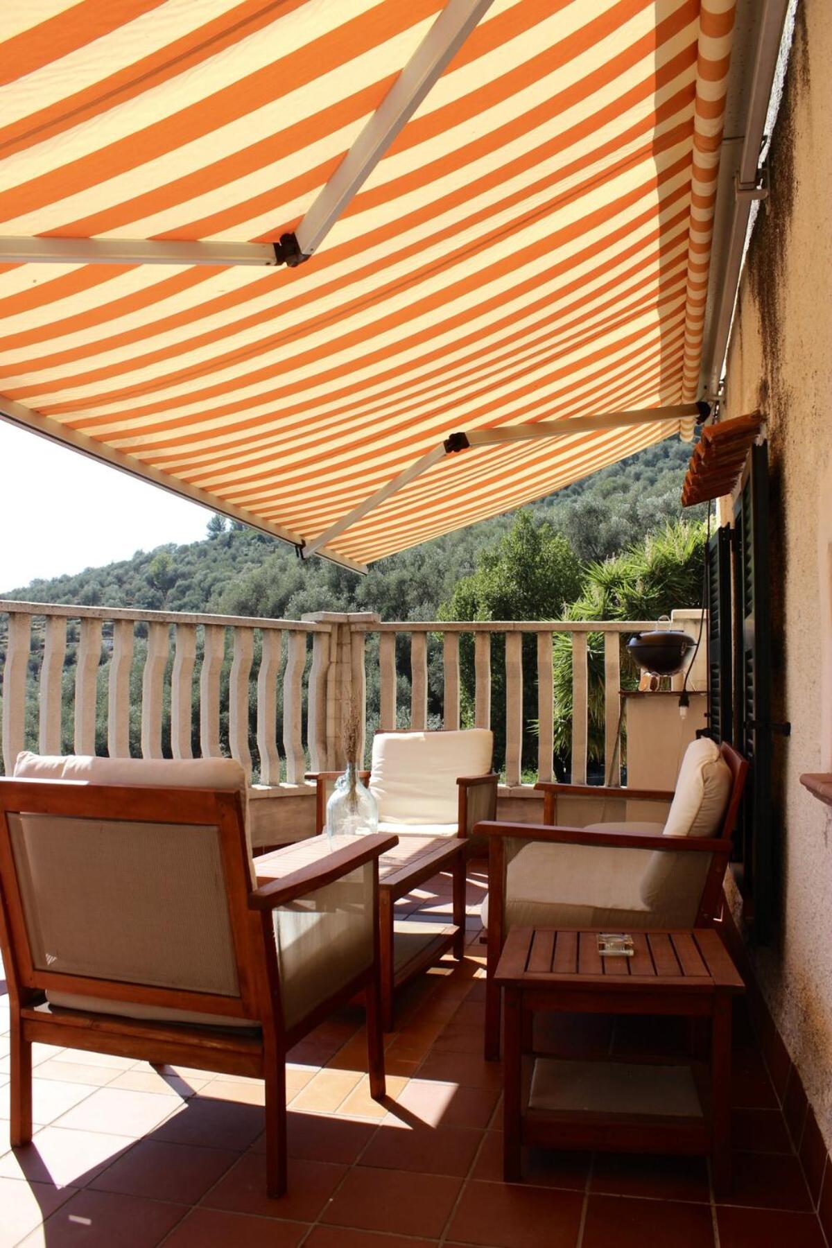 HOST4U - Cozy Terraced House with Beautiful View on the Olives Valley