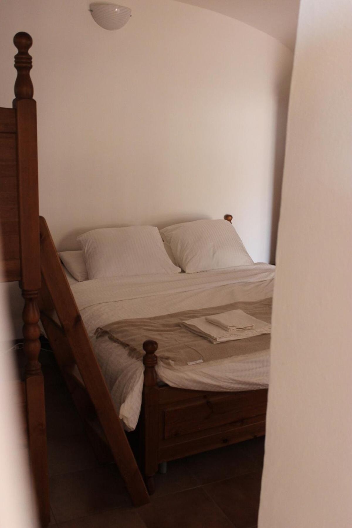 HOST4U - Cozy Terraced House with Beautiful View on the Olives Valley