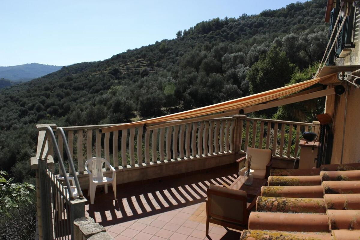 HOST4U - Cozy Terraced House with Beautiful View on the Olives Valley