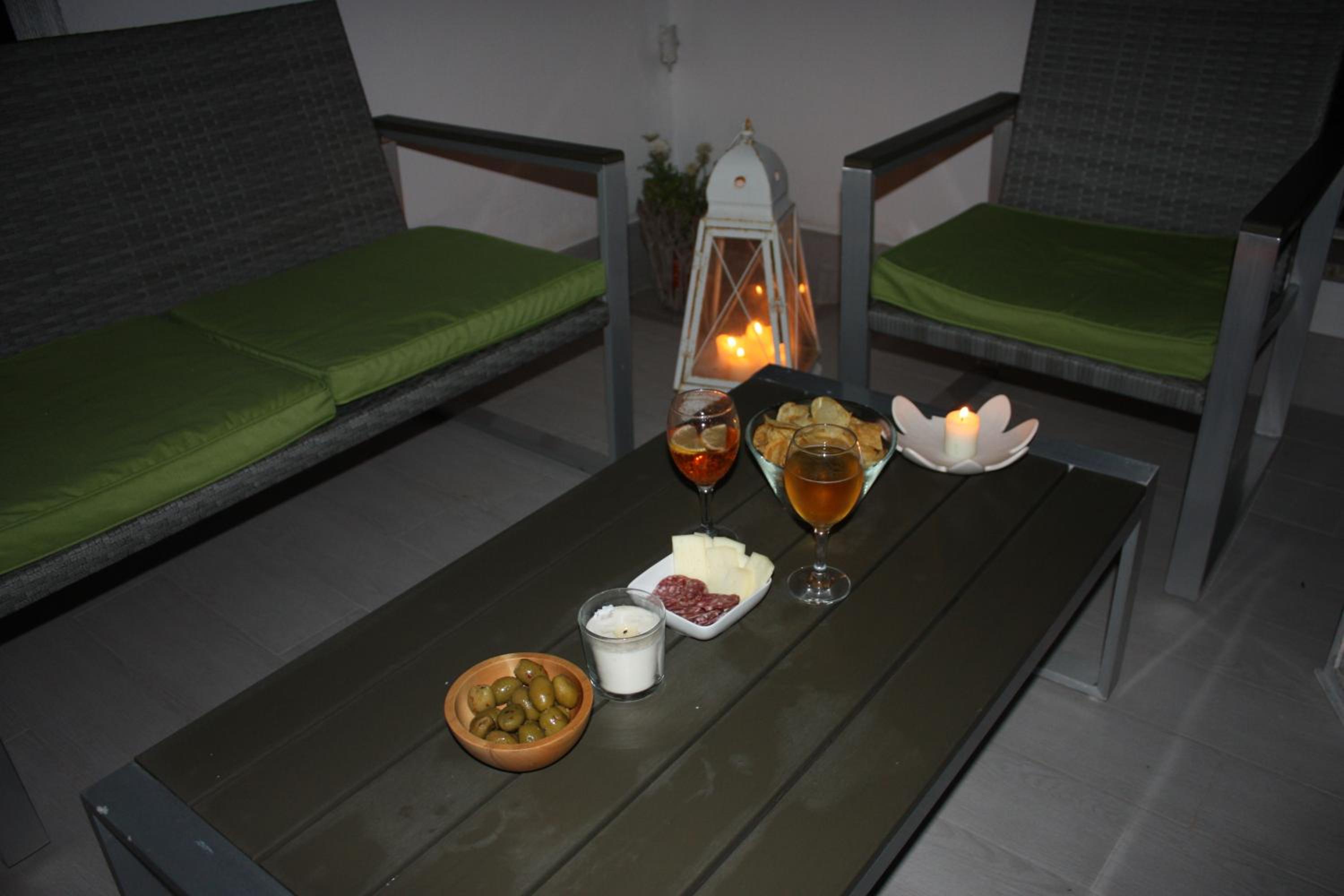 One More Night, photo 5