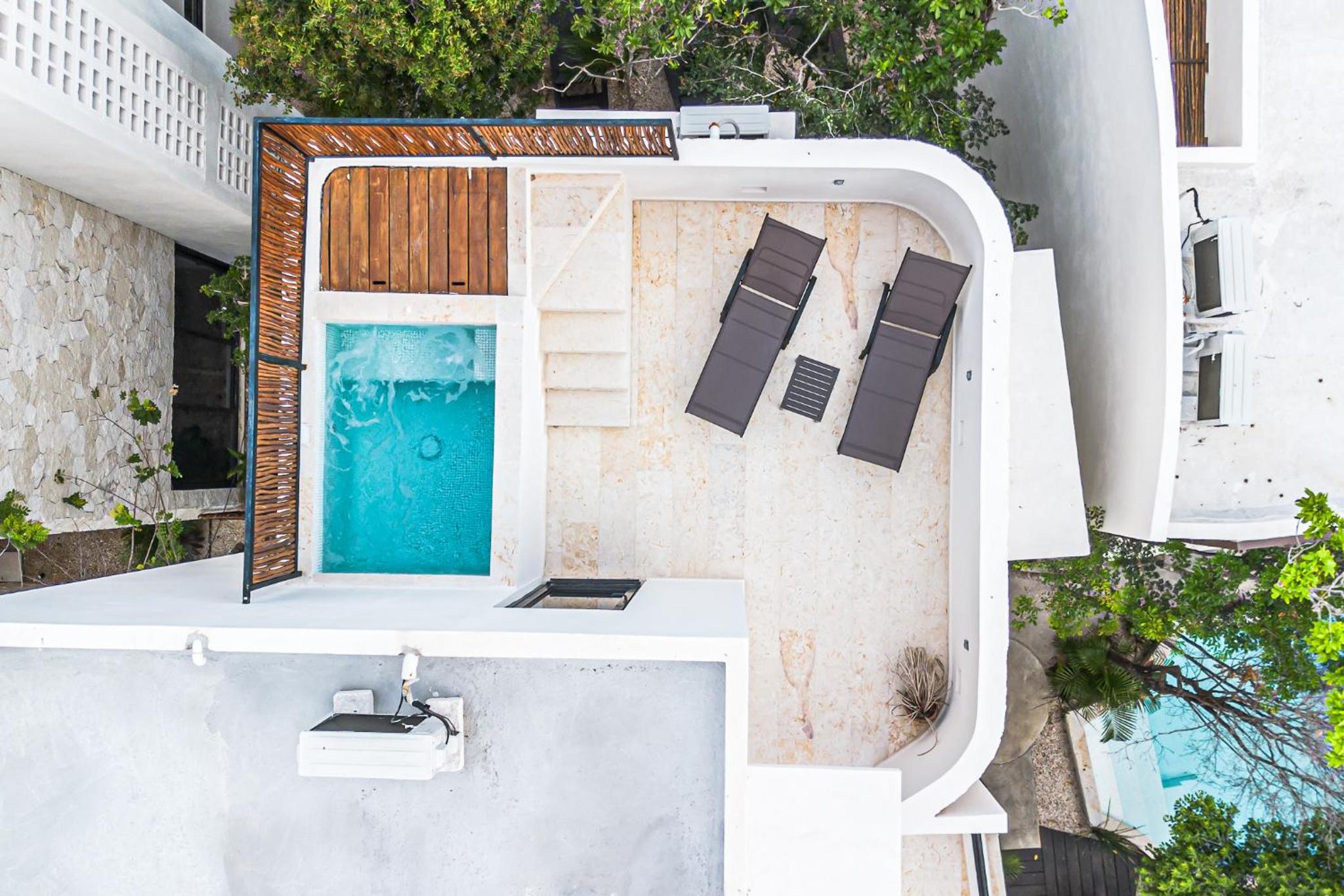 Ocean Breeze Villa - A few steps from the beach!