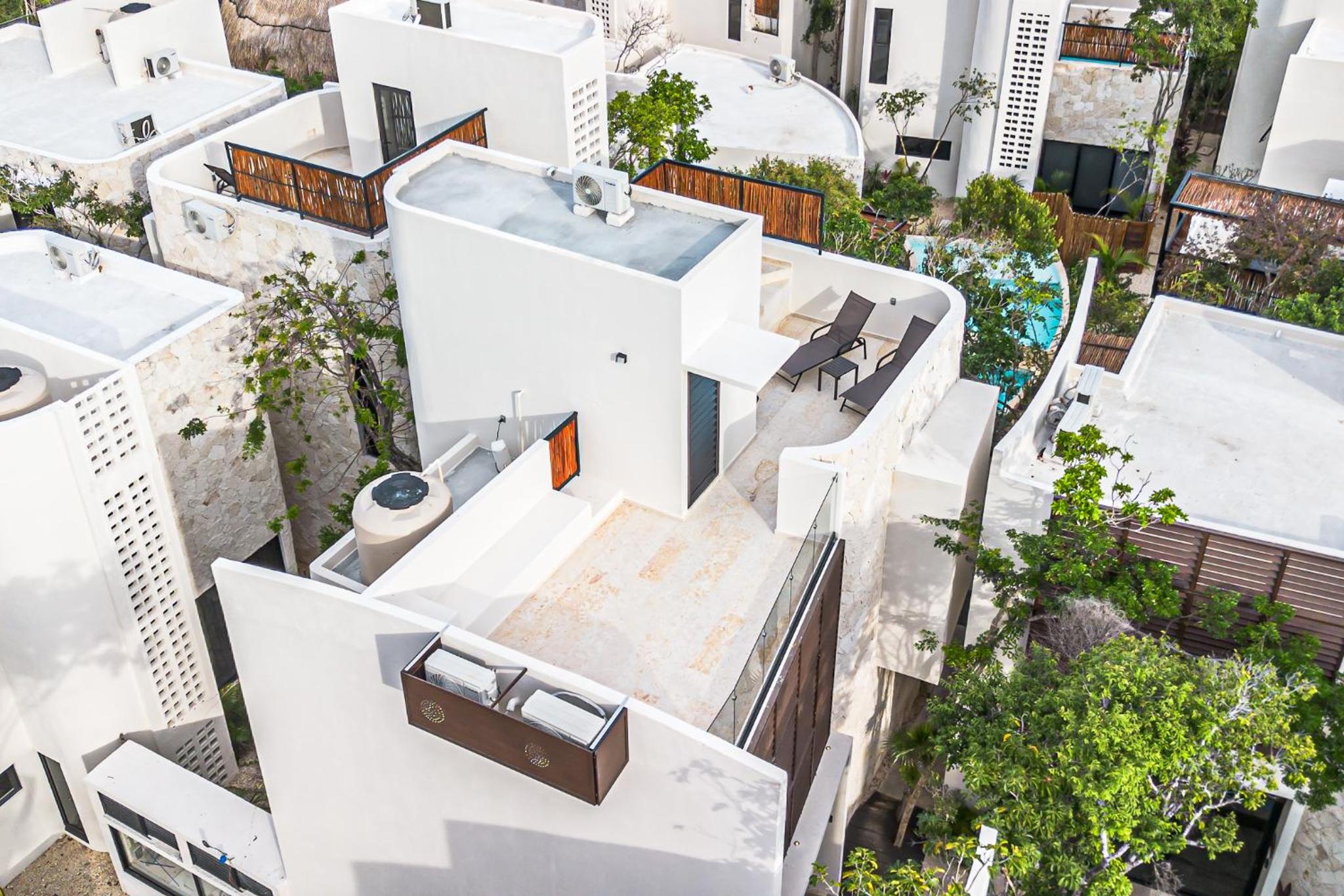 Ocean Breeze Villa - A few steps from the beach!