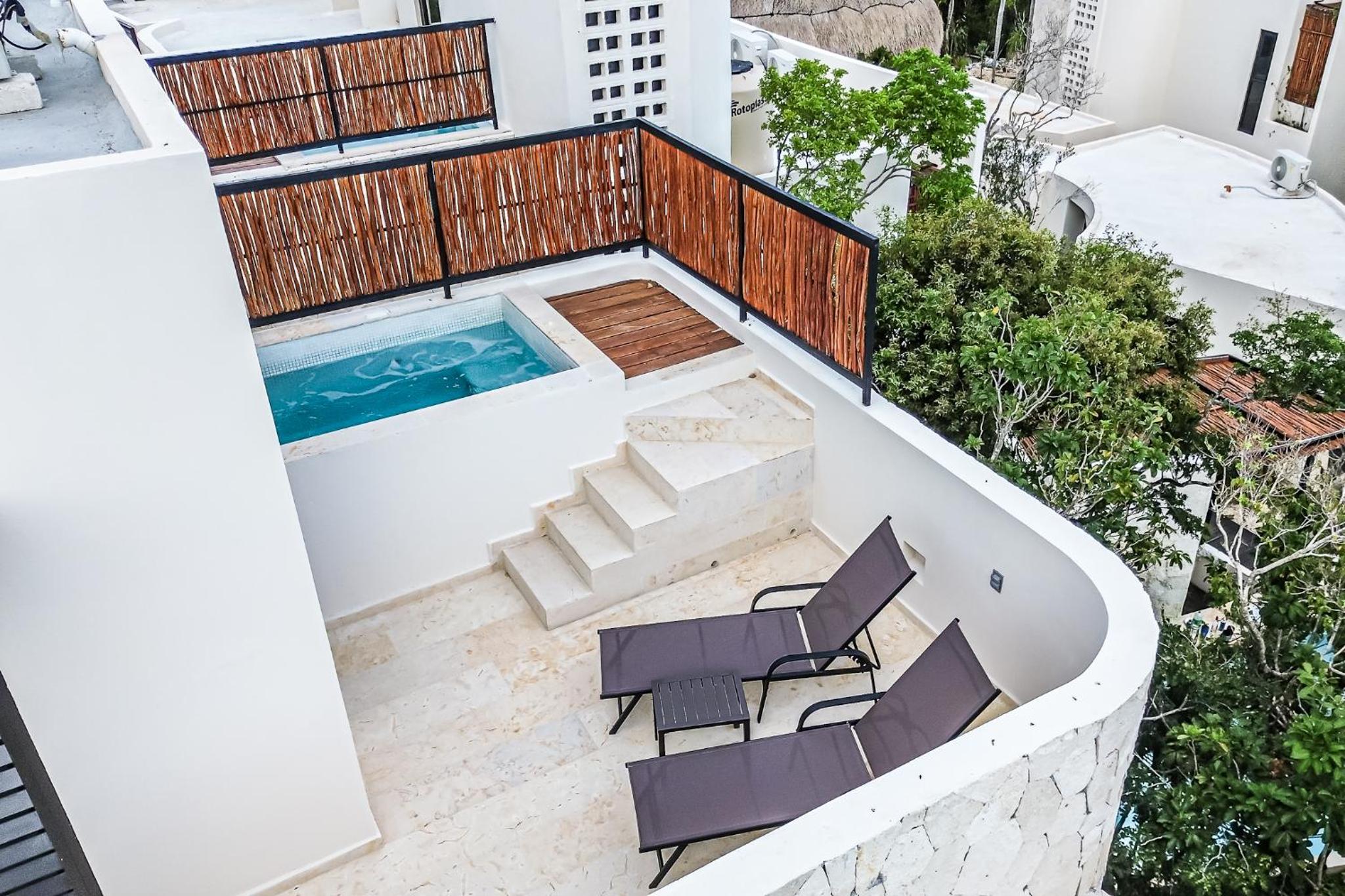 Ocean Breeze Villa - A few steps from the beach!