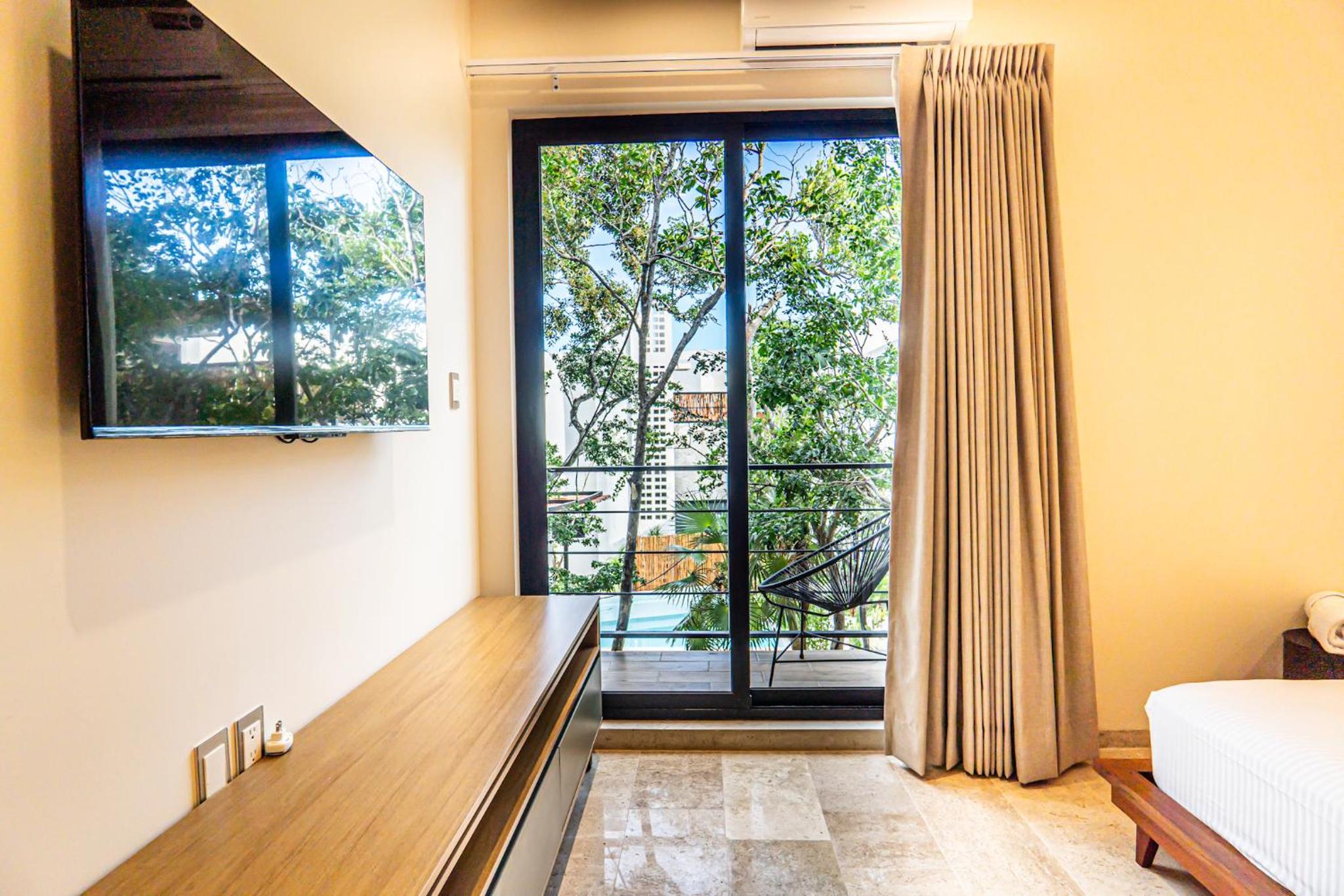 Ocean Breeze Villa - A few steps from the beach!
