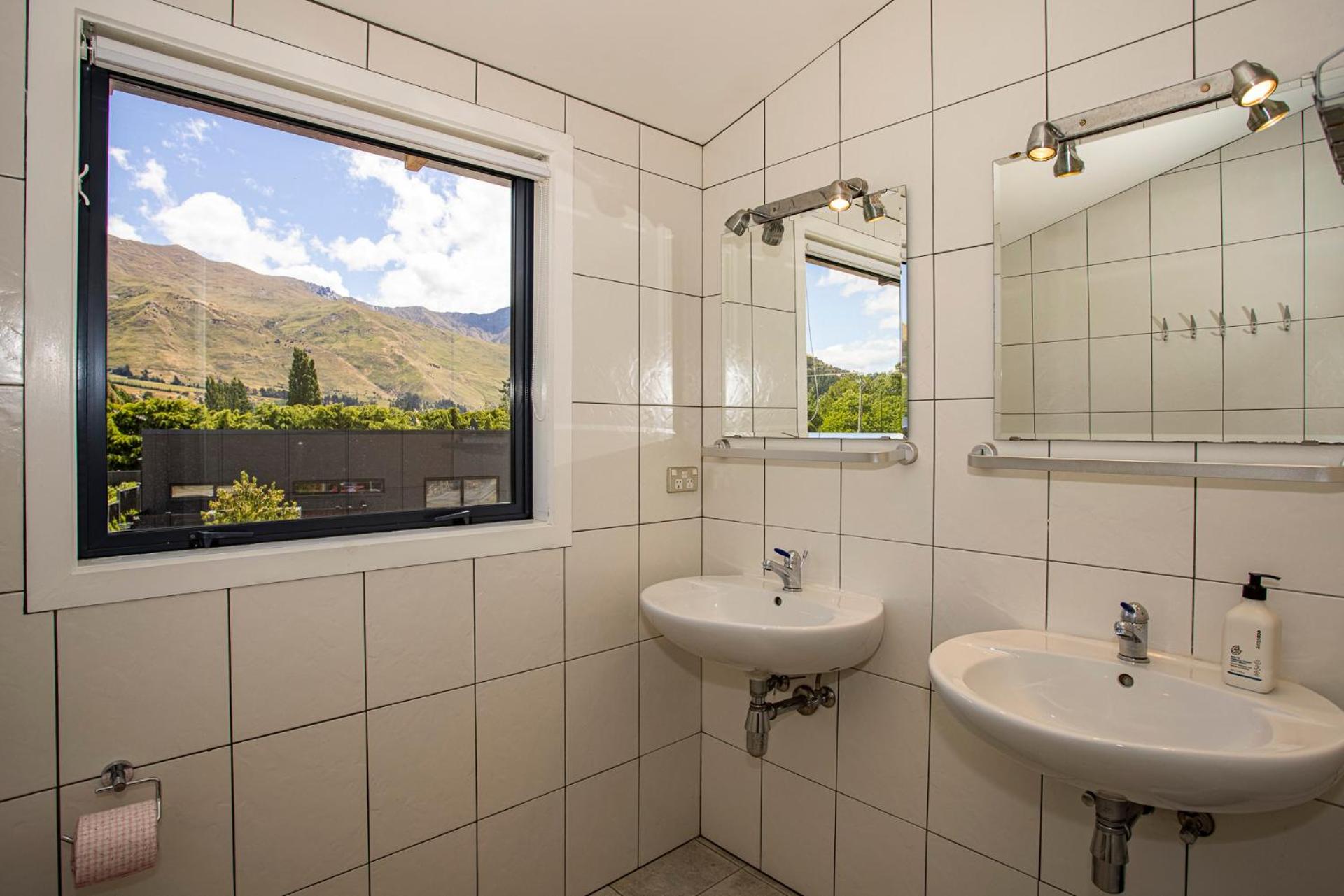 Wanaka Retreat Sauna & Mountain Views