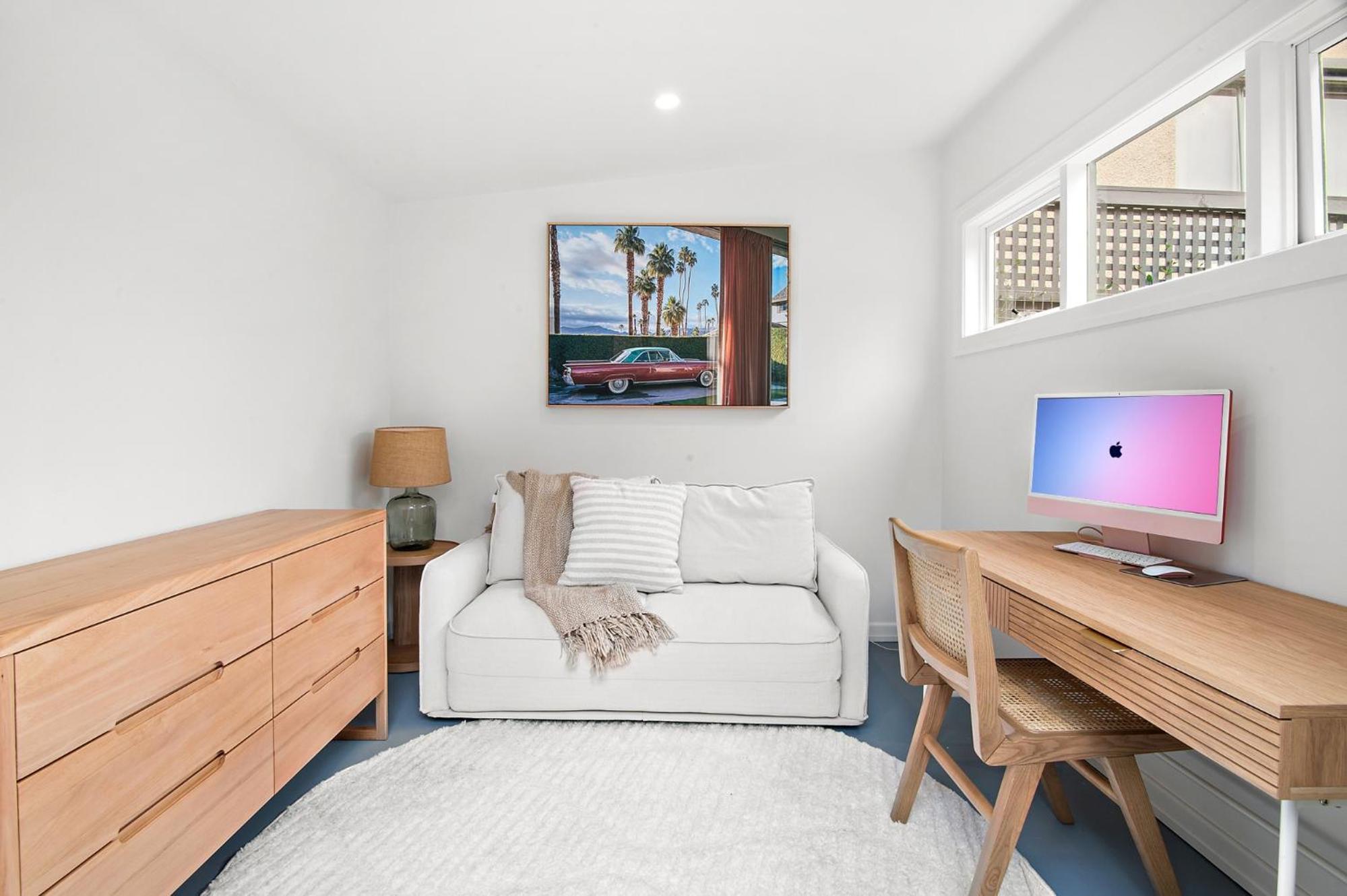 Wellness Escape- 1 Bed Home with Studio & Sauna