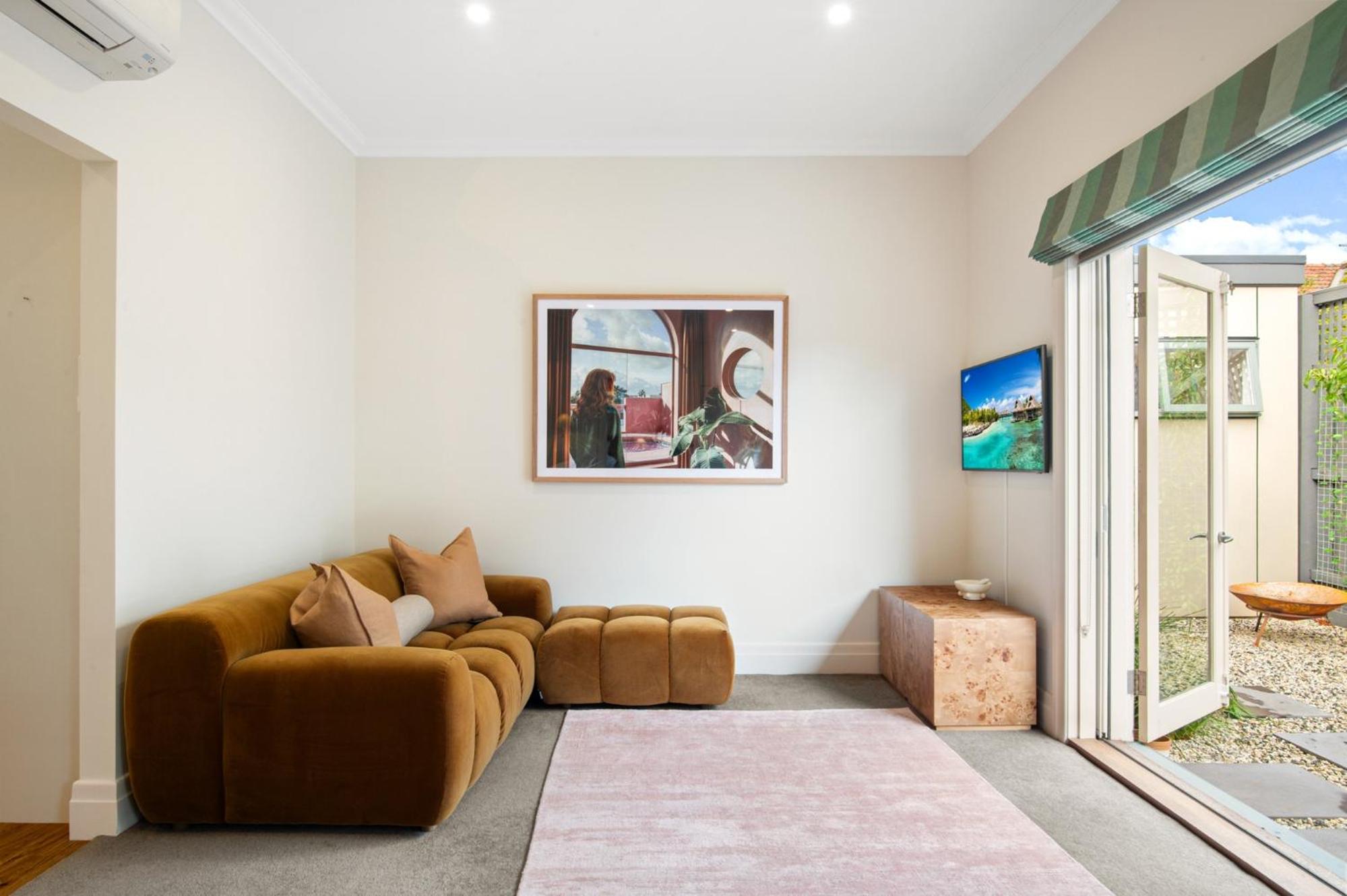 Wellness Escape- 1 Bed Home with Studio & Sauna